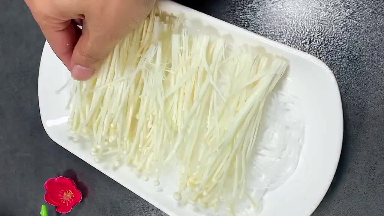 蒜蓉金针菇的家常做法（做法简单家常版蒜蓉金针菇）