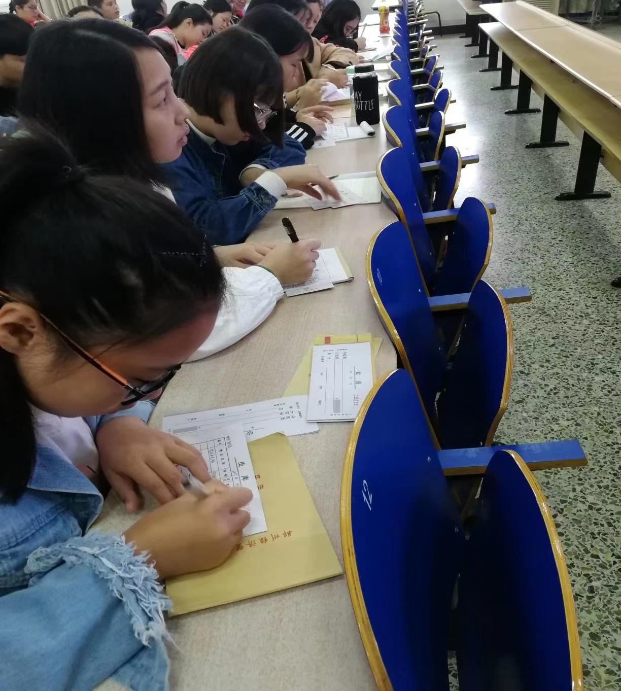 会计专业的学生，毕业后是先考研还是先工作，听听过来人的意见