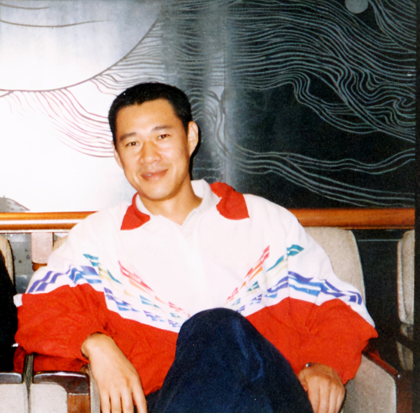 张丰毅和吕丽萍：离婚30年，人生截然不同，亲儿子和继父成一家