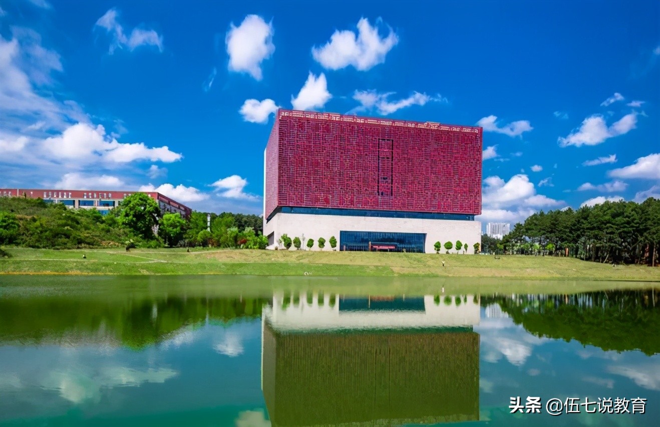 录取分数较低的211院校，一本线中等分数就能上，就业率还高