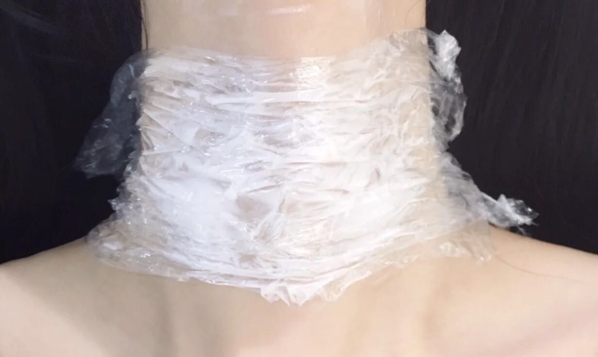 想要拥有颈，光靠做操没用，去除颈纹才是关键，不然显老10岁