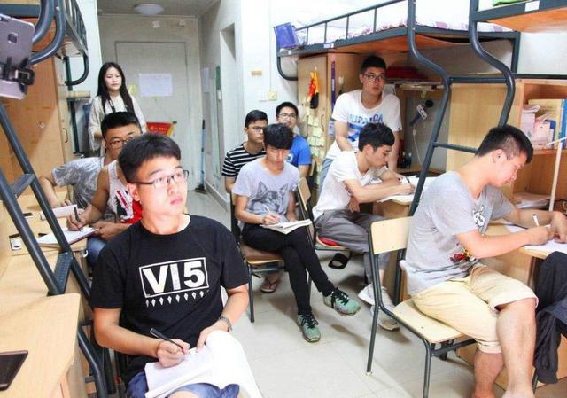 “无论如何不让孩子住校”，白岩松的建议，家长们别不当回事