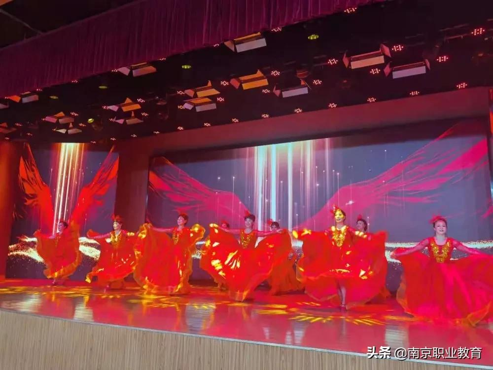 南京市莫愁中等专业学校举办“信仰百年 初心如一”庆祝中国共产党成立100周年专题活动