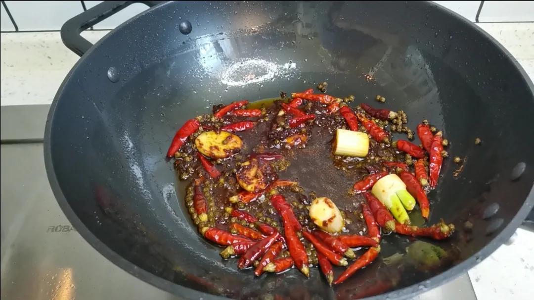 酱香大骨头做法和配方（分享酱大骨嫩而不柴秘制配方）