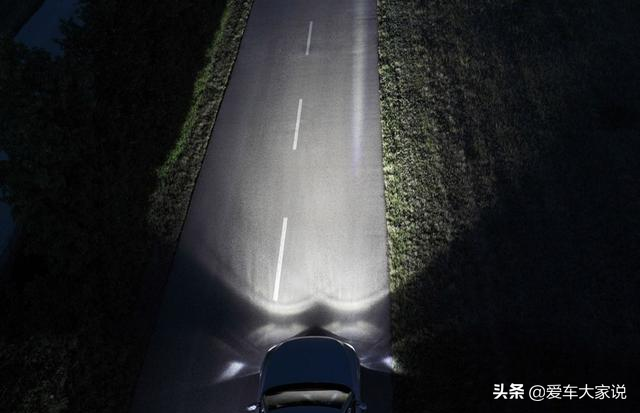 汽车大灯：带透镜就一定更亮吗？这可不一定哦