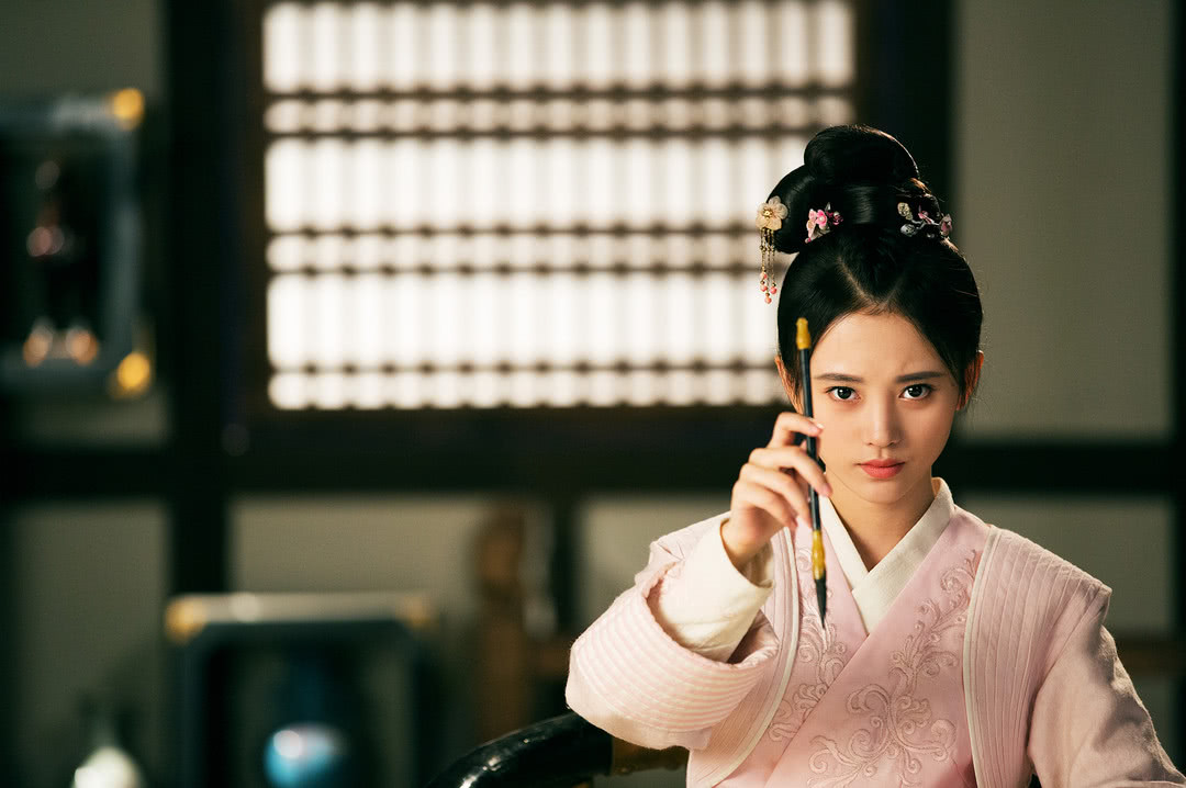 鞠婧祎是有天赋又努力的野心家，一直打破单一“四千年美女”印记