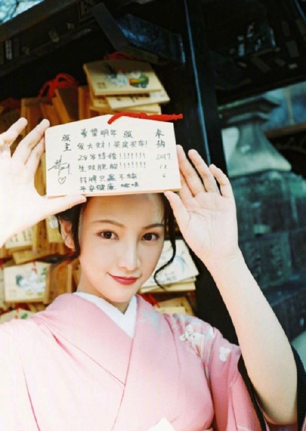 武大女神黄灿灿颜值又滑坡？被质疑脸部填充，与之前“胖”若两人