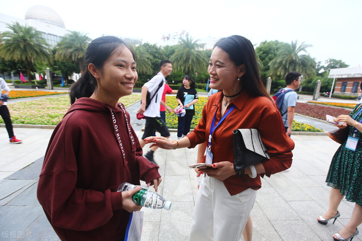 大学生六级（大学生没过四六级）