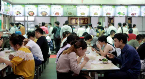 承包一个8500人的学校食堂，每年租金365万，这生意如何？