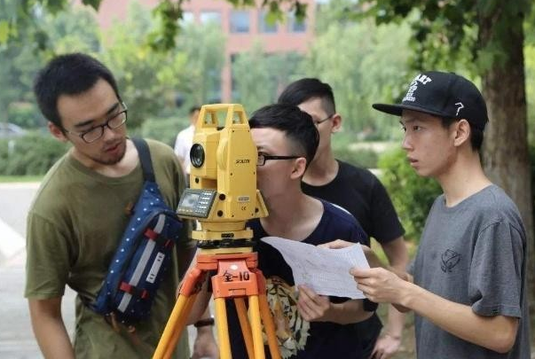 大学生因请假条火遍网络，老师不仅没有拒绝，还送上满满的祝福