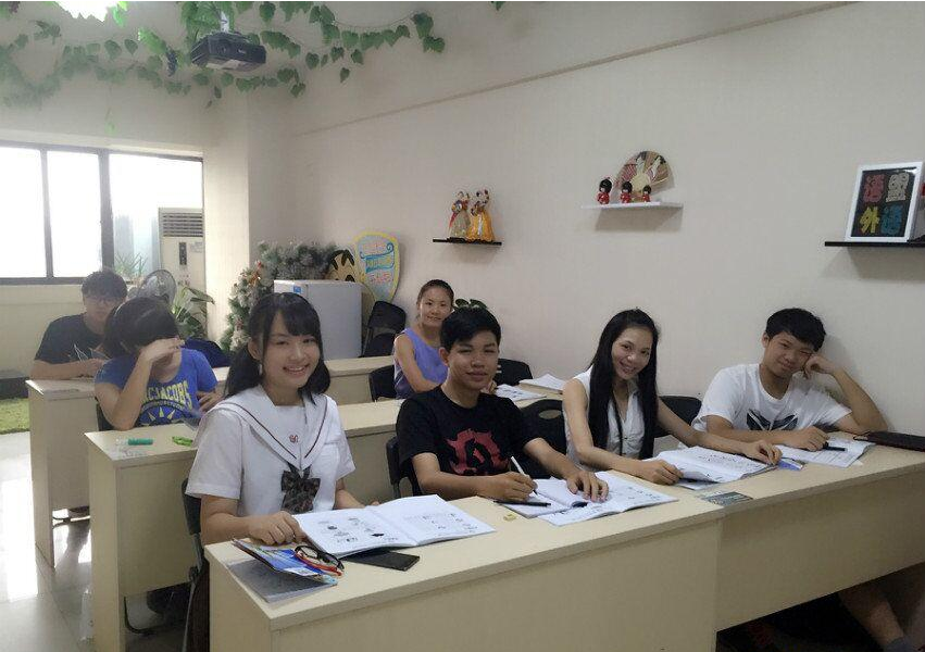 高考英语地位受到威胁，小语种开始上位，高考选其他语言靠谱吗？