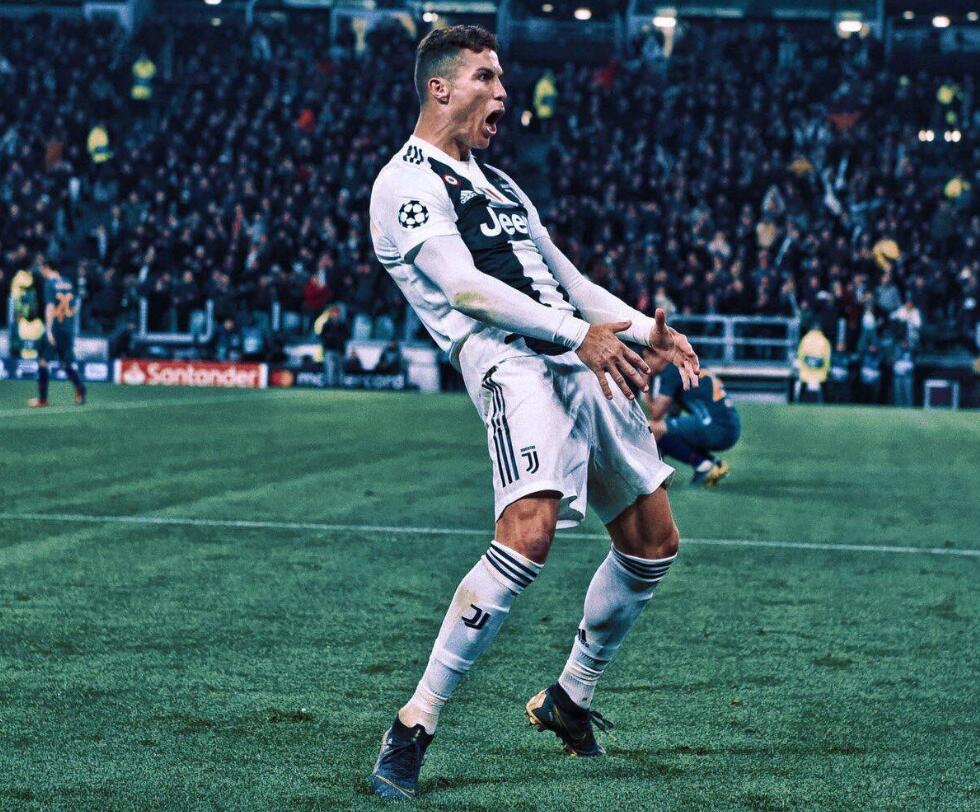 游戏里的c罗,36岁但是战力相当霸气.