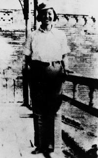 陈赓妻子王根英32岁被日军残害，陈赓重病痛哭，为她守节并合葬