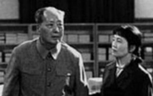 张玉凤回忆1976年：周恩来、朱德接连去世，毛主席一个人默默流泪