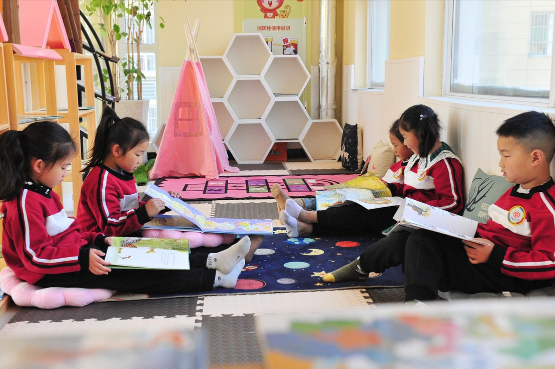 公立幼儿园和私立哪个更好？三大区别家长要提前了解，慎重做选择