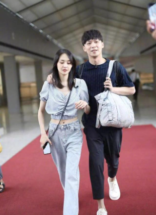 后悔代孕替儿道歉,曝郑爽弃养实锤,未否认出轨