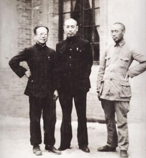 1937年周恩来崂山遇刺，替身被杀，自己险丧命，何人如此大胆？