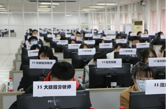 考上二本还有希望吗？这三个专业堪称“香饽饽”，未来不可限量