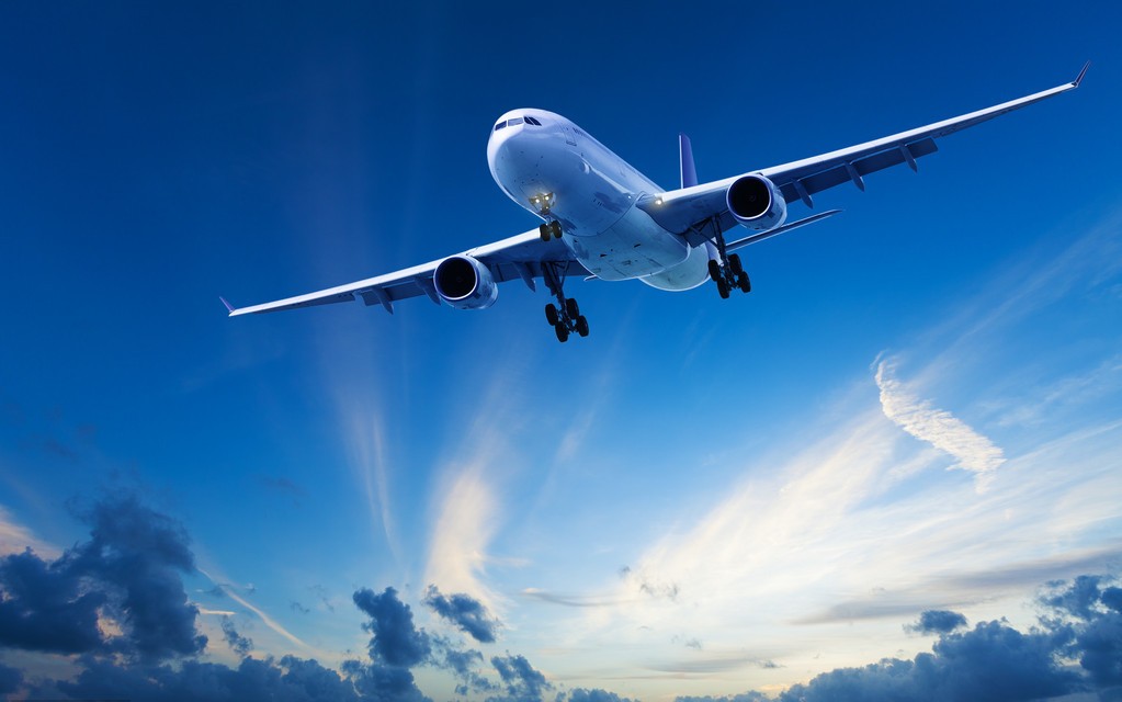 为什么牛奶和水不能带上飞机？空姐会为大家提供的什么饮料？