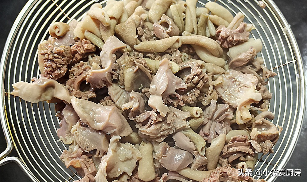 鸡杂试试这样炒来吃，口感脆嫩一点不老，味道香辣好吃，特下饭
