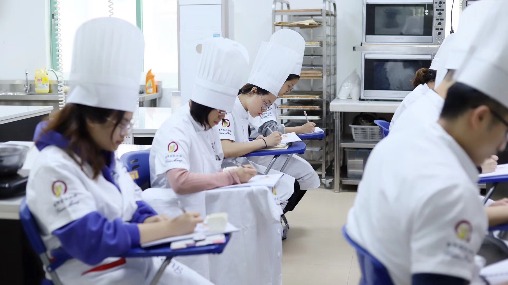 蛋糕西点培训学校哪里好？圆梦烘焙一起来了解一下