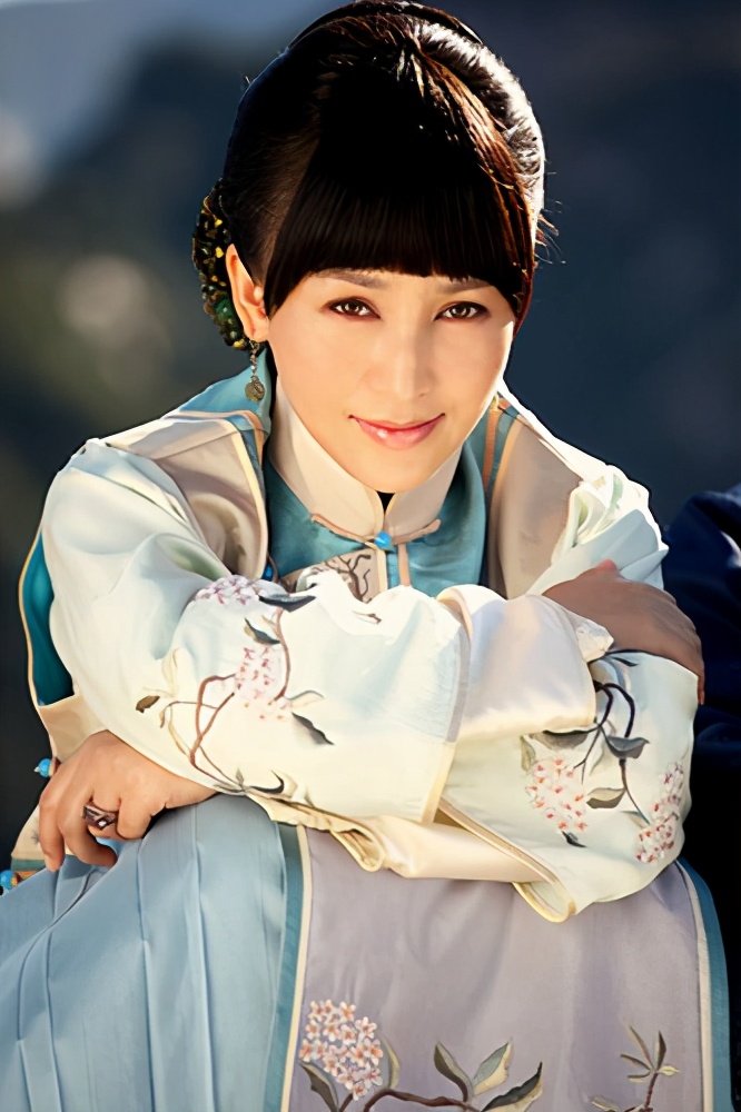 她在19岁与男友私奔,住地下室连生仨娃,今被老公7部戏捧红