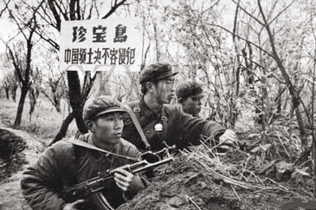 毛主席在十大会议期间询问王洪文与邓小平关于路线斗争的重要谈话