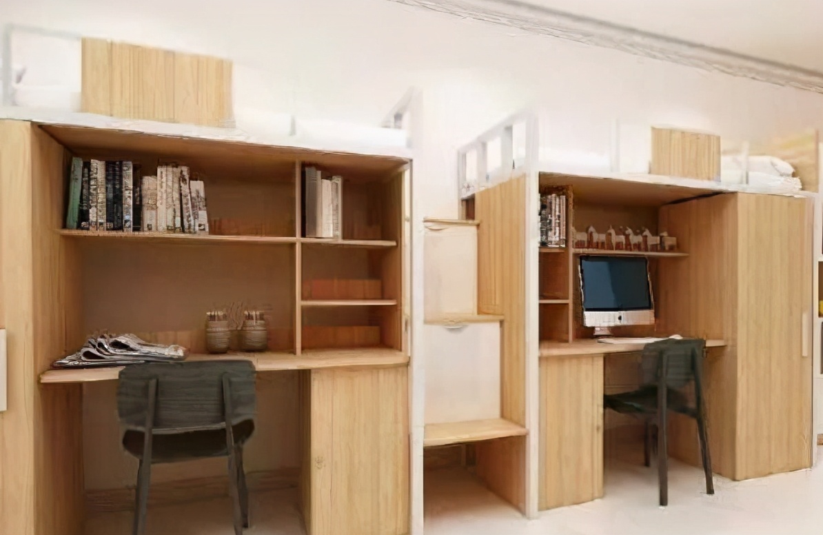 大学四人间应该怎么选床位，靠窗好还是靠门好？寝室阿姨传授经验