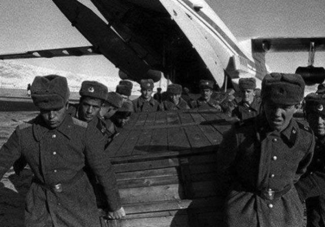 新中国成立后，为何刘伯承要放弃总参谋，选择当军事学院院长？