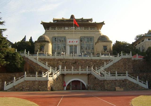 武汉这所“樱花大学”，直属教育部，是985高校，备受高考生认可