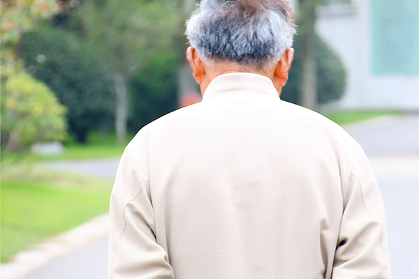 额头宽，耳垂长的老人，真的更长寿吗？分享4种长寿典型特征