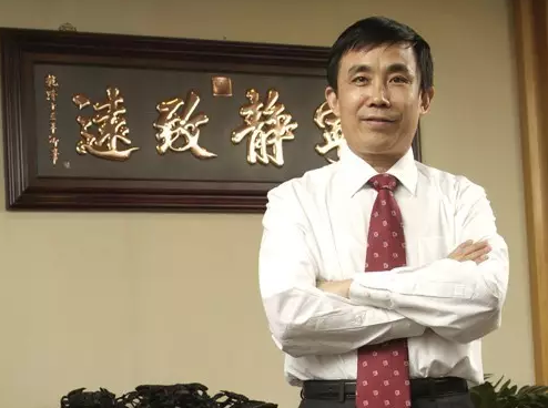 辞去央企职务，从炊事员到董事长，他登上胡润富豪榜，还在人民大会堂接受表彰！