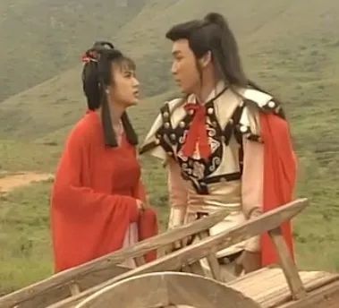 《昆仑奴》于27年播出，两位女主角的“红衣服与白衣服之争”至今仍在继续。