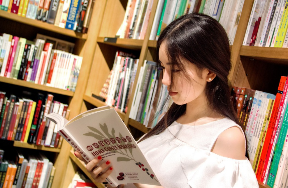 又一女神级学霸火了，“双非”高校保研清华，妥妥的励志剧女主