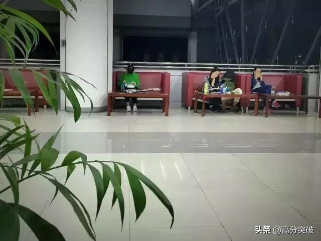 泡一整天都不够！国内那些美炸天的大学图书馆，你去过几个？