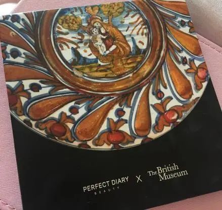 完美日记5000万带货王∶居然是李佳琦的狗？