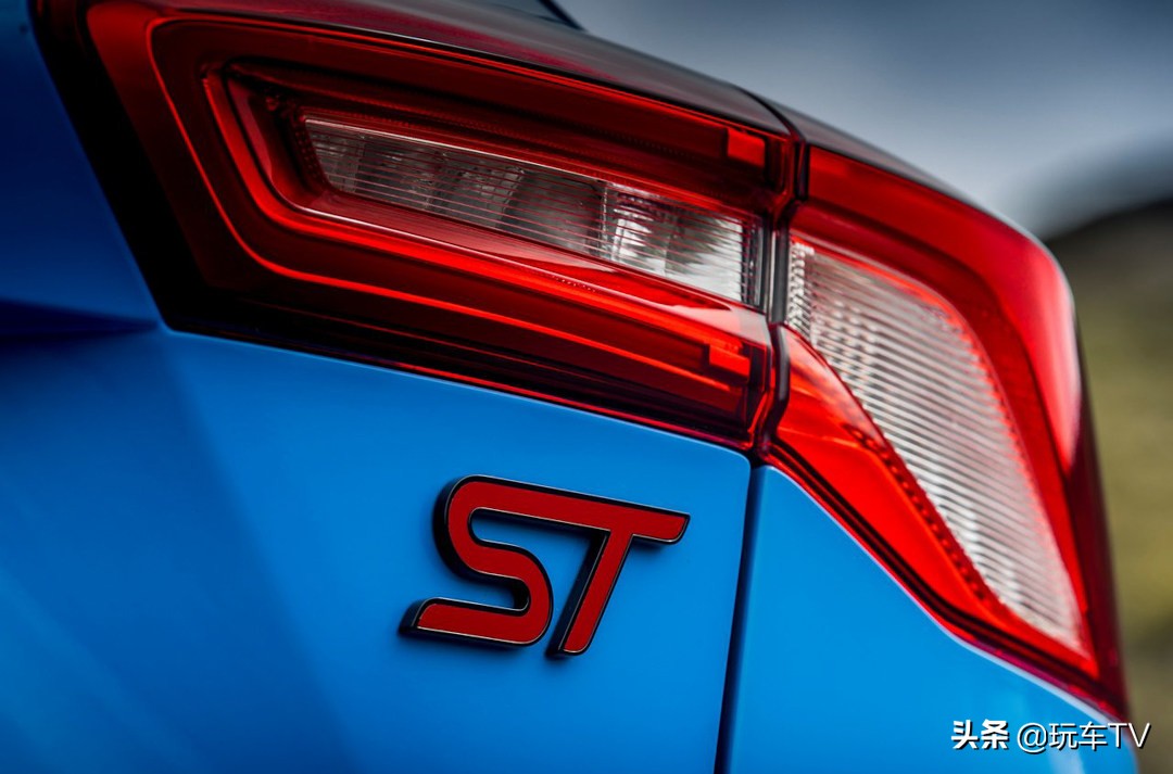 全新福克斯ST巨强！2.3T+6MT+KW可调避震，高尔夫GTI：过分了