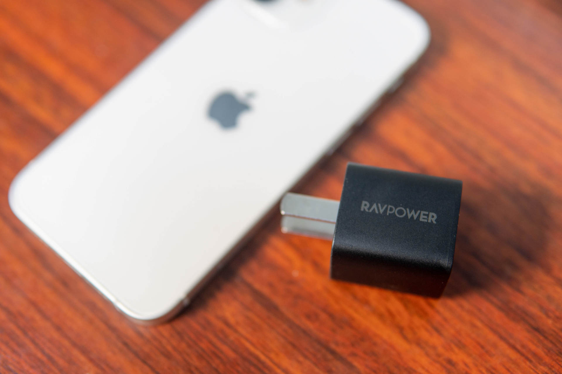 iPhone 13的充电好搭档，RAVPower 20w快充体积竟然和五福一安相同