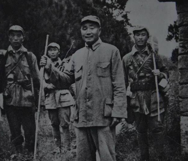 1955年授衔，刘伯承为何能排在十大元帅第四？3大特点让人拜服