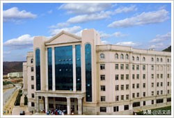 大连24中学和大连育明高中的官方简介，送给2020届初三学生