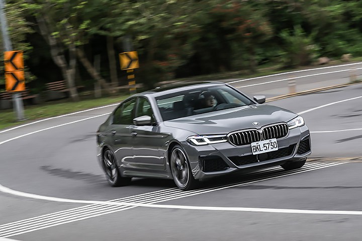 M5最害怕的亲兄弟？试驾宝马M550i xDrive