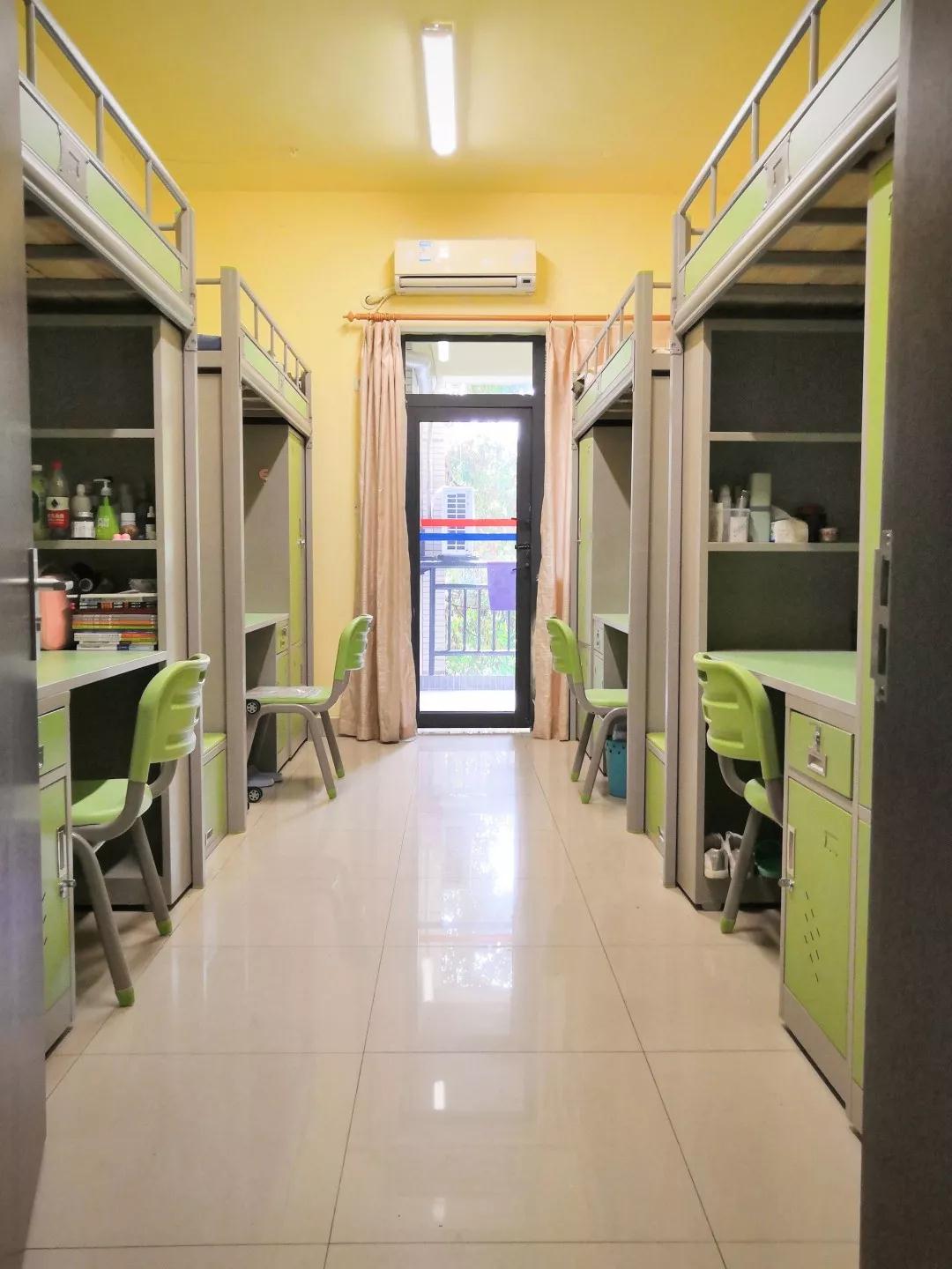 重庆这所高校：坐拥四大校区，出门就是地铁，食堂宿舍堪称