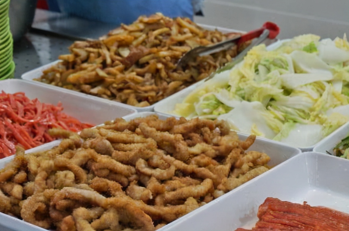 四川大学的伙食惹人羡，看完忍不住流口水，不少学生后悔没考川大