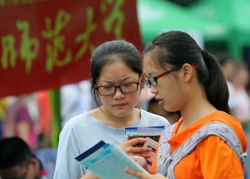 420分被华中科技大学录取，父母激动不已，考生却有些高兴不起来