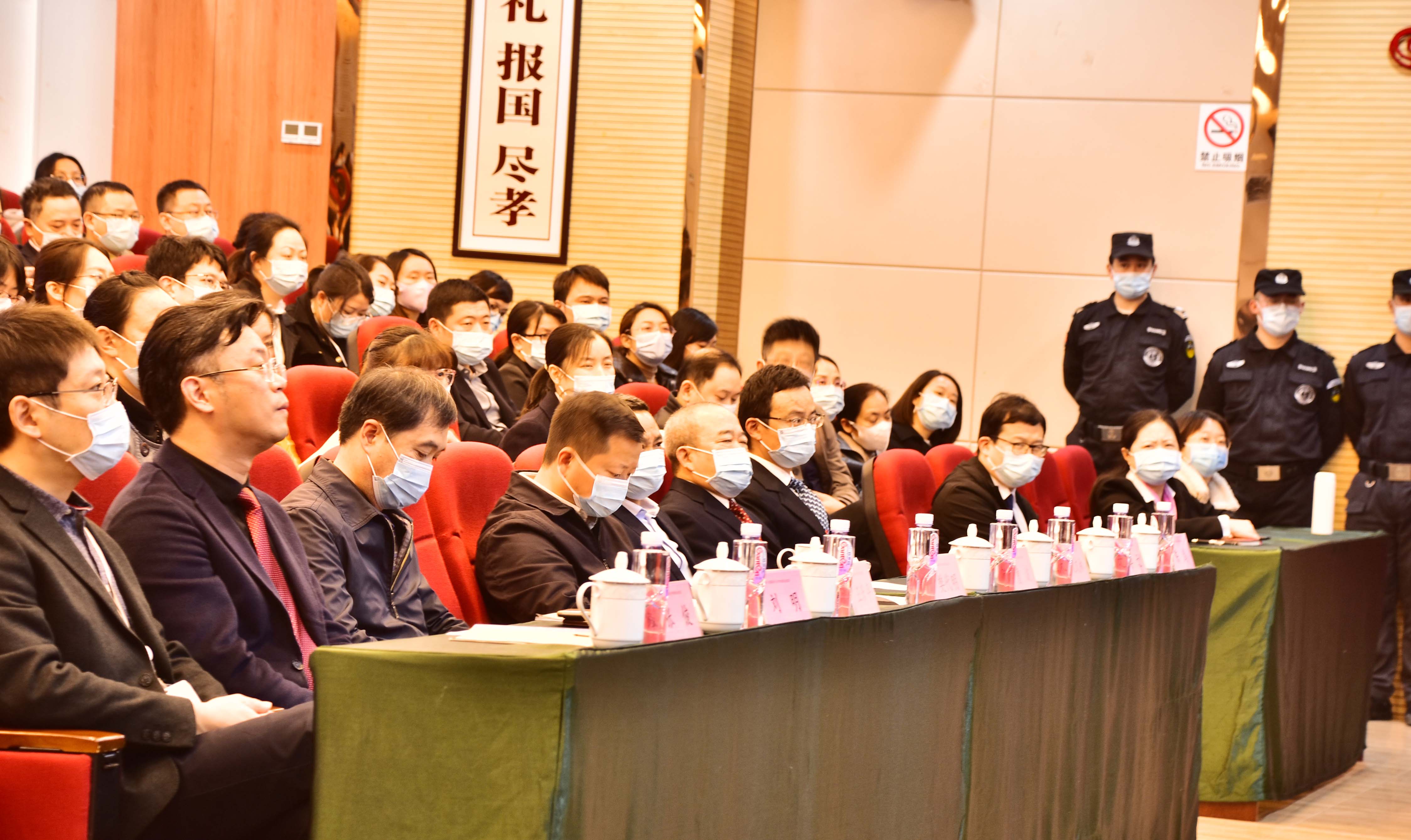 整躬率物传杏林万代，和衷共济开医学昌明