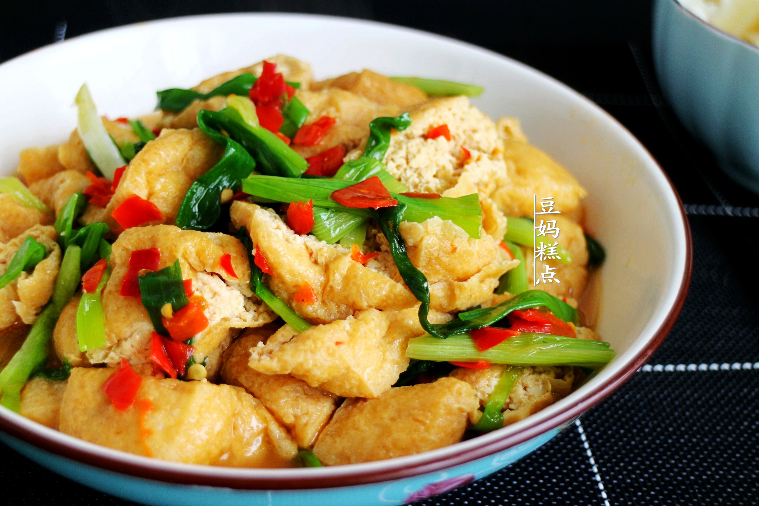 油豆腐泡怎么炒才好吃？这样做，5分钟上桌，简单又下饭