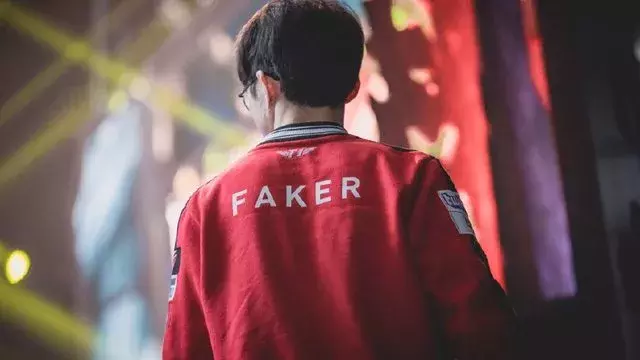 凭什么Faker是LOL世界第一人?看完这六年他拿的荣誉你就知道了