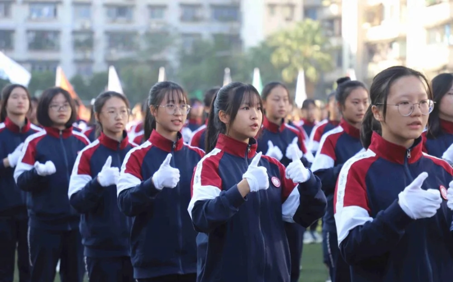 学校校服(哪家校服最好看)