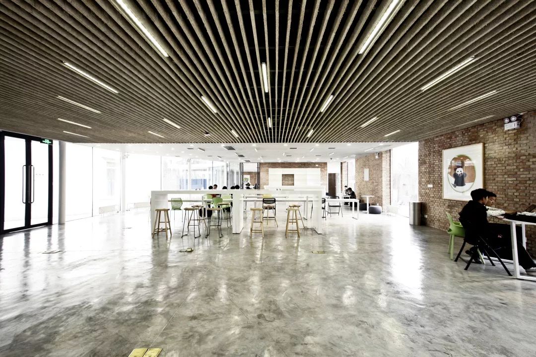 西安这座学费高达3万的大学，凭什么比985、211还受人欢迎？