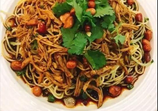 重庆这所高校：坐拥四大校区，出门就是地铁，食堂宿舍堪称